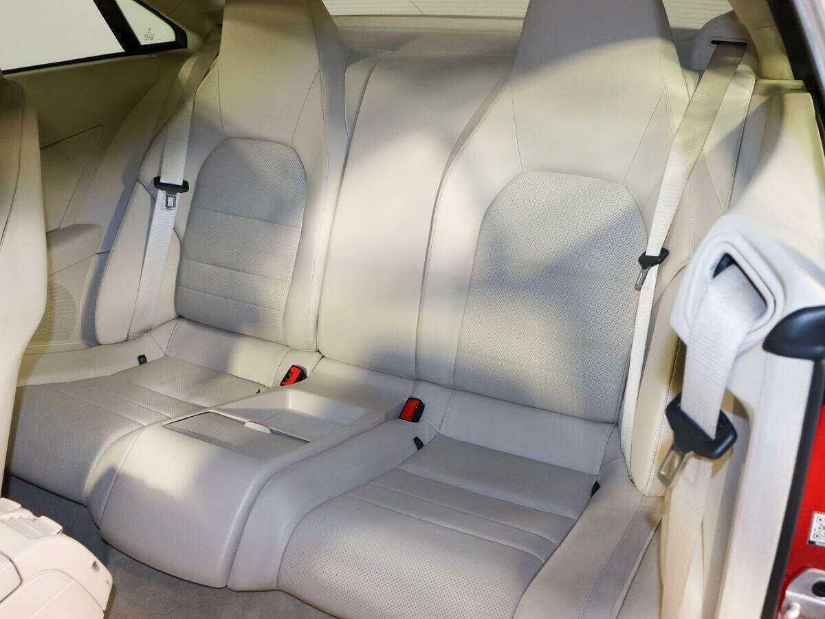 Б/У Мерседес-Бенц Е-Класс 2016 года. Фото: #9