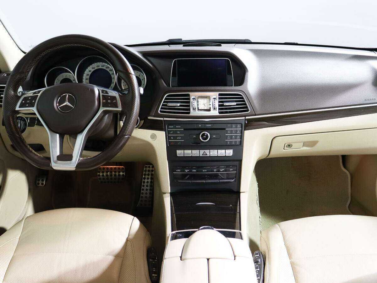 Б/У Мерседес-Бенц Е-Класс 2016 года. Фото: #11