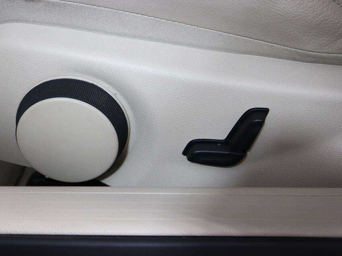 Б/У Мерседес-Бенц Е-Класс 2016 года. Фото: #17