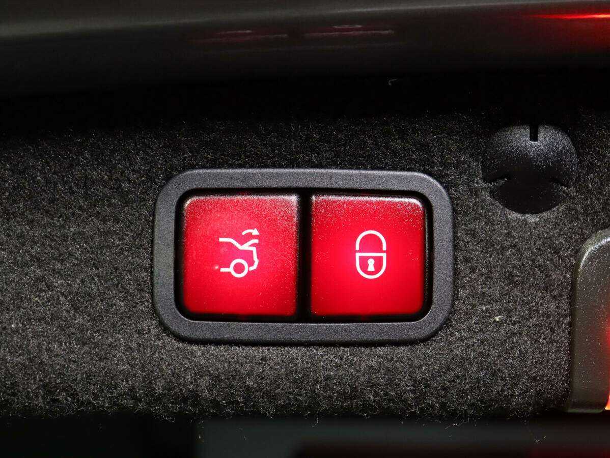 Б/У Мерседес-Бенц Ц-Класс 2015 года. Фото: #13