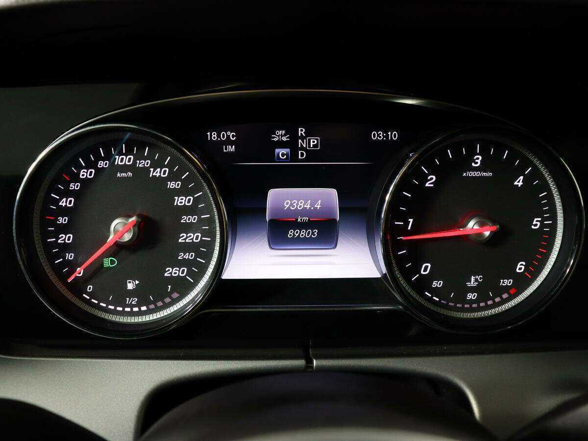 Б/У Мерседес-Бенц Е-Класс 2019 года. Фото: #8