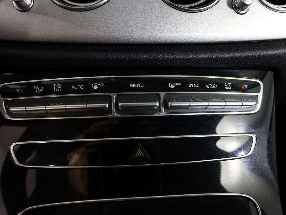 Б/У Мерседес-Бенц Е-Класс 2019 года. Фото: #21