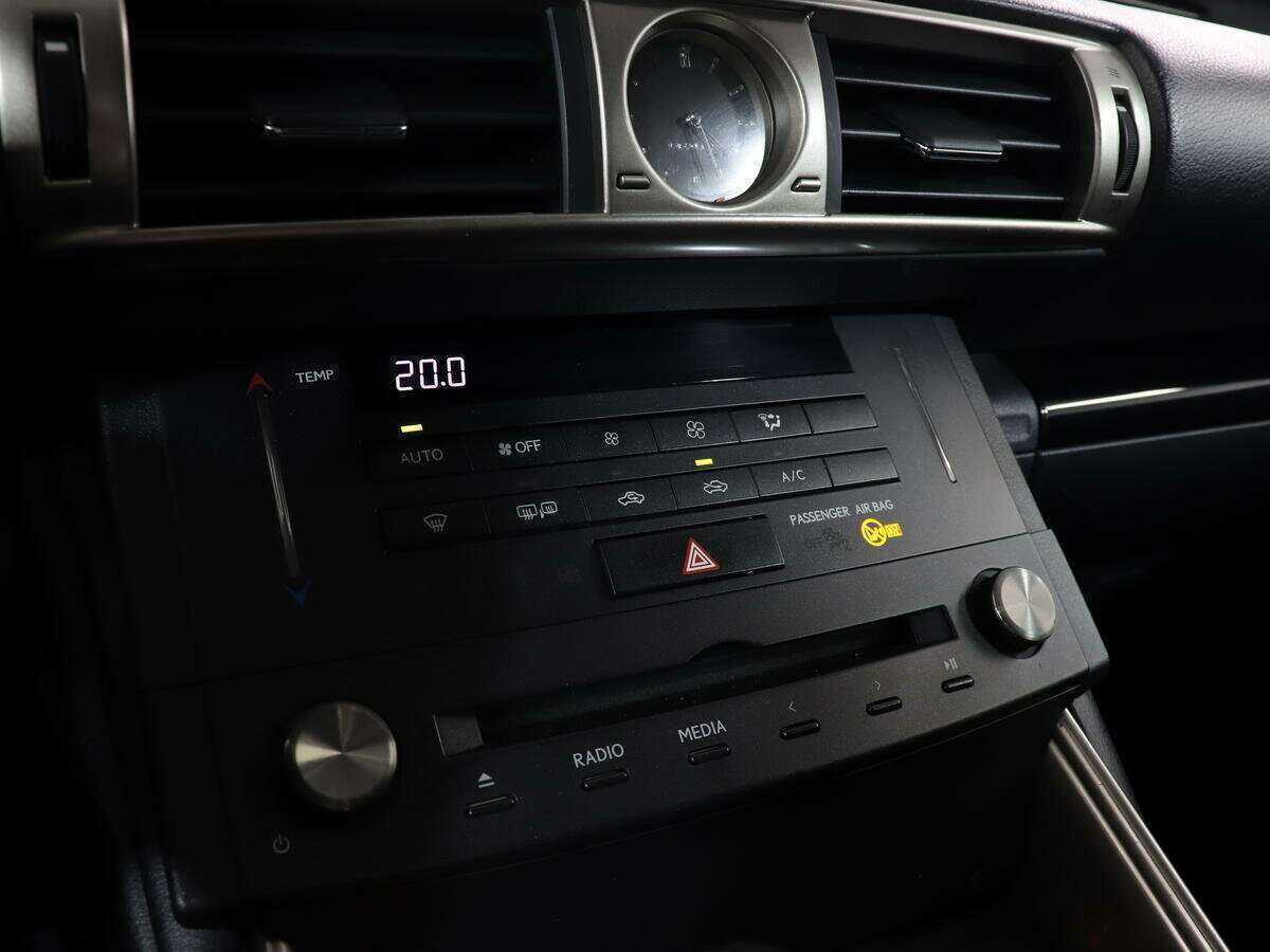 Б/У Лексус ИС 2015 года. Фото: #17