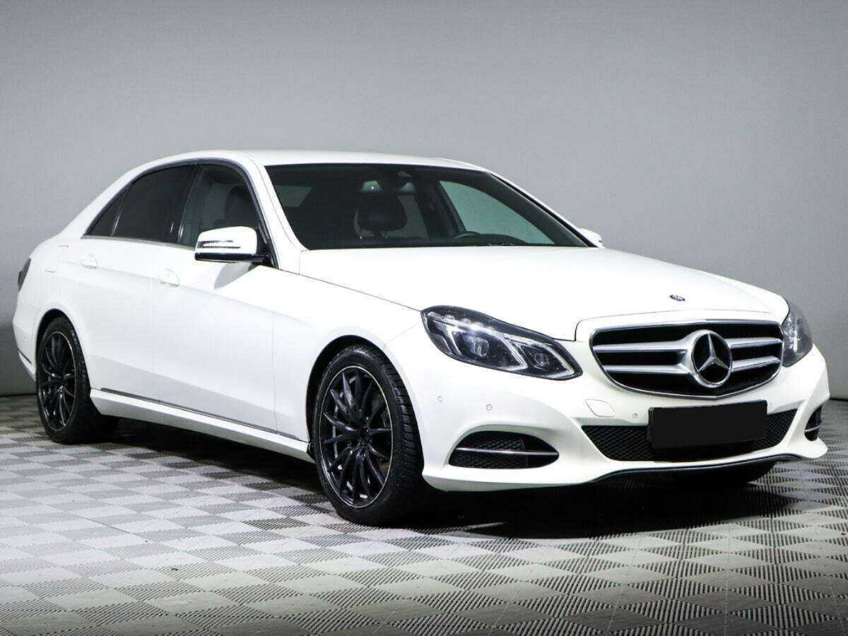 Б/У Мерседес-Бенц Е-Класс 2015 года. Фото: #2