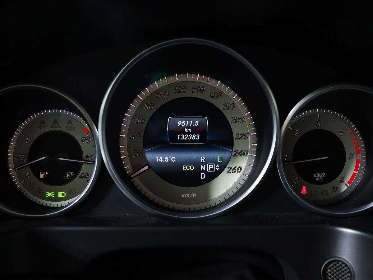 Б/У Мерседес-Бенц Е-Класс 2015 года. Фото: #10