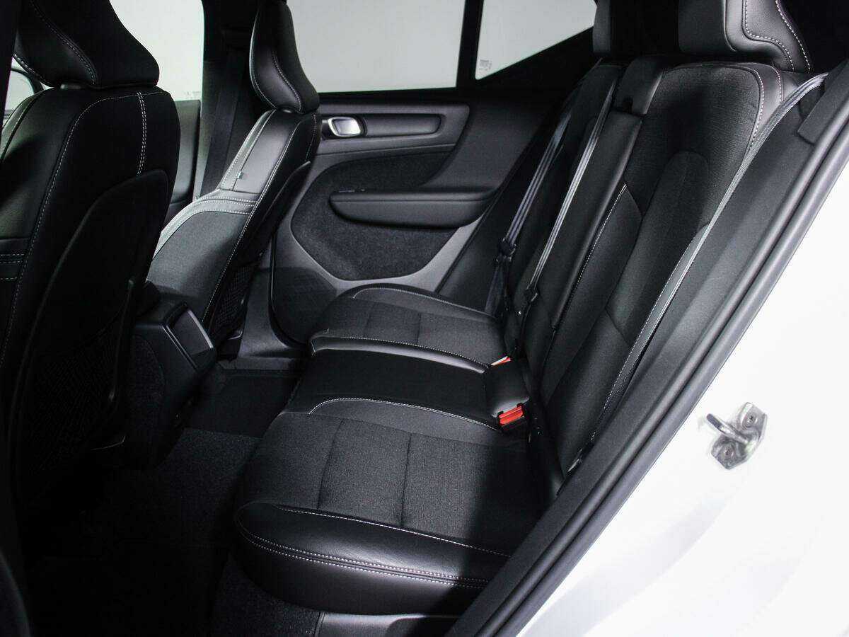 Б/У Вольво ИксЦ40 2019 года. Фото: #9