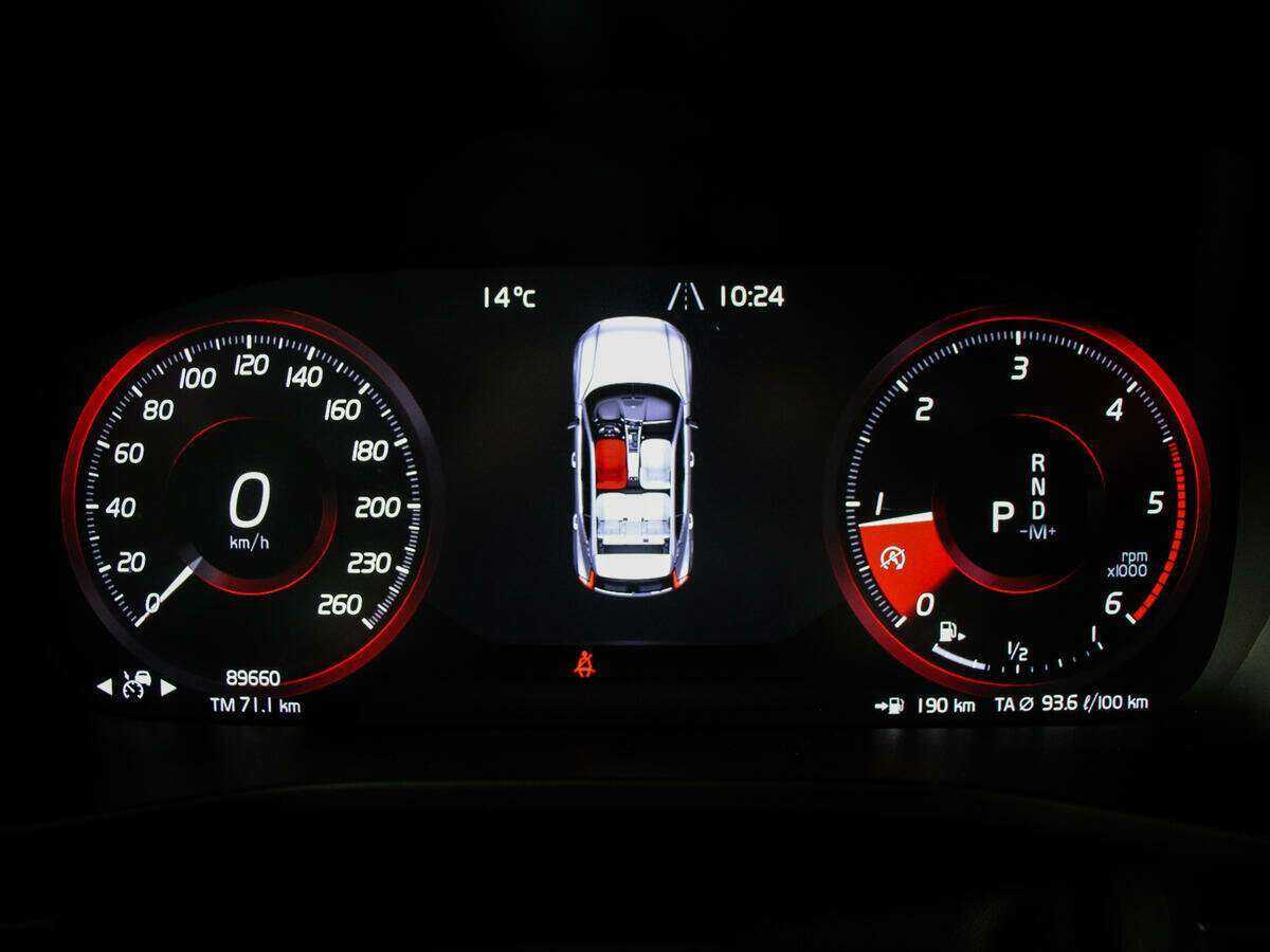 Б/У Вольво ИксЦ40 2019 года. Фото: #10