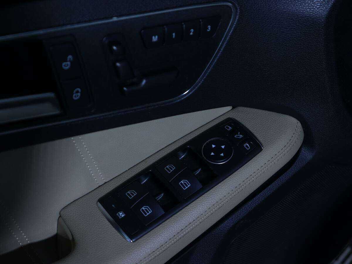 Б/У Мерседес-Бенц Е-Класс 2012 года. Фото: #14