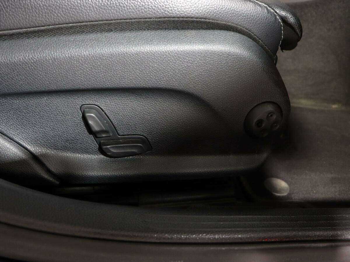 Б/У Мерседес-Бенц Ц-Класс 2018 года. Фото: #11