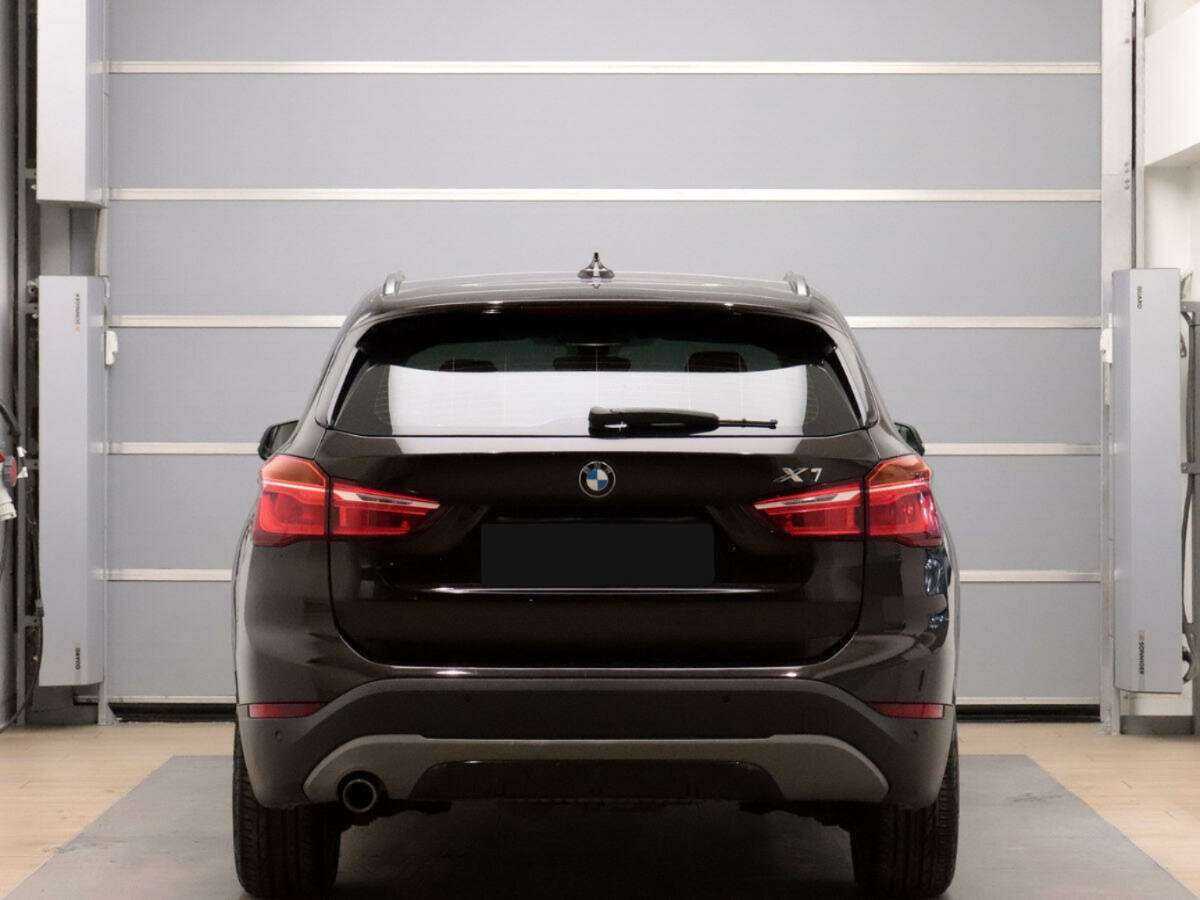 Б/У БМВ Икс1 2017 года. Фото: #4