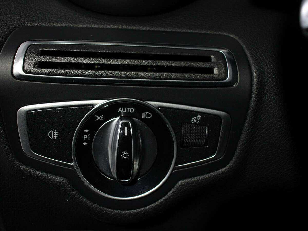 Б/У Мерседес-Бенц Ц-Класс 2015 года. Фото: #18