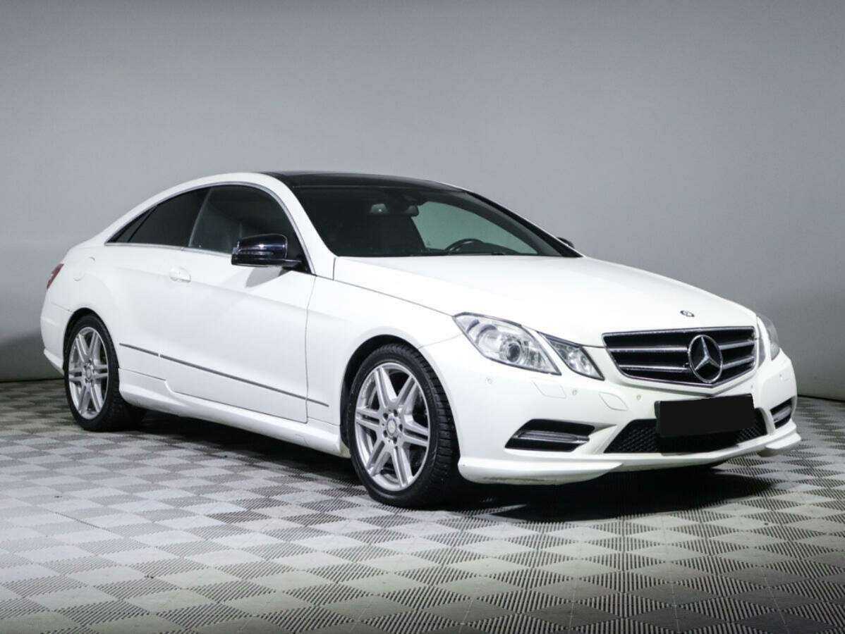 Б/У Мерседес-Бенц Е-Класс 2013 года. Фото: #2