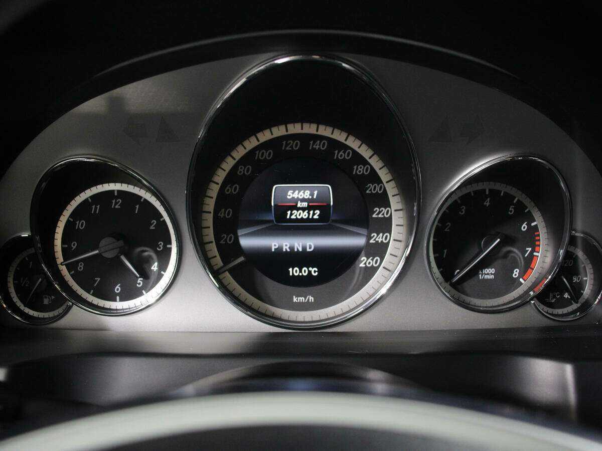 Б/У Мерседес-Бенц Е-Класс 2013 года. Фото: #8