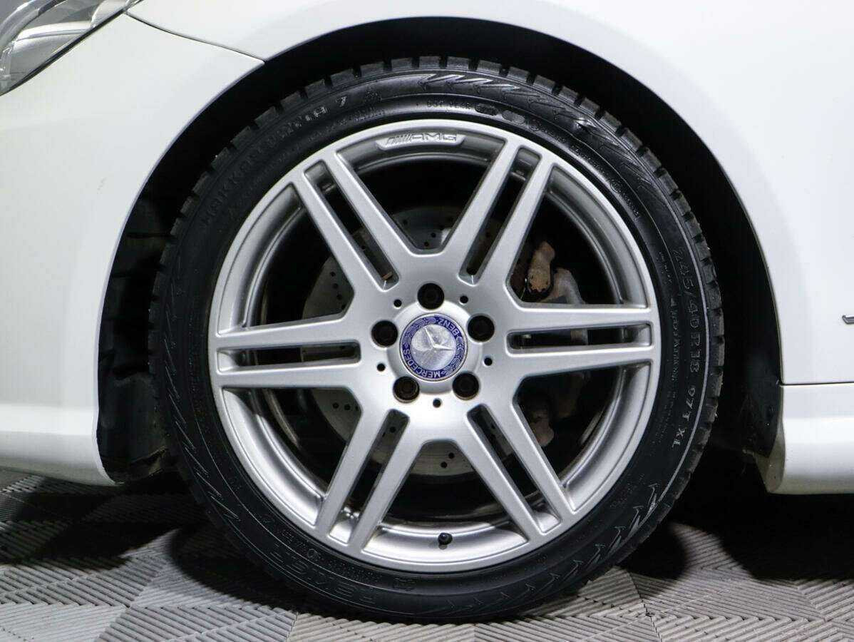 Б/У Мерседес-Бенц Е-Класс 2013 года. Фото: #12