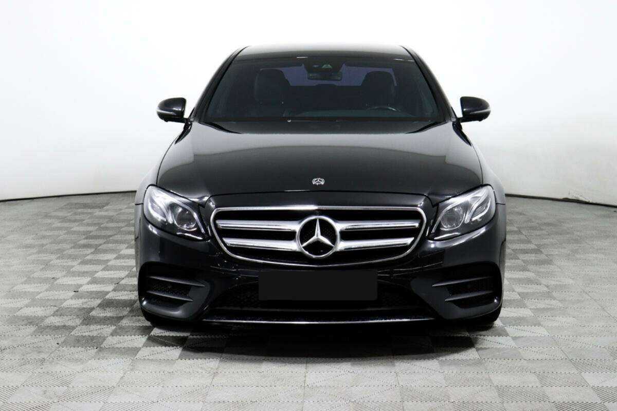 Б/У Мерседес-Бенц Е-Класс 2017 года. Фото: #1