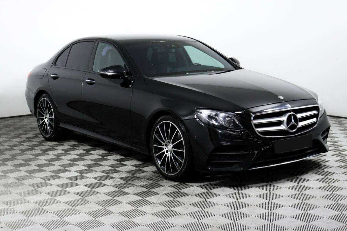 Б/У Мерседес-Бенц Е-Класс 2017 года. Фото: #2