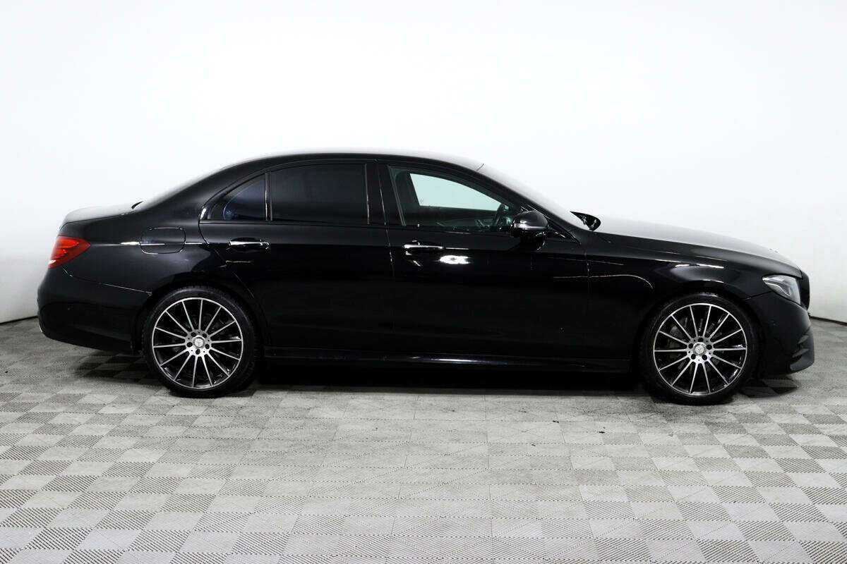 Б/У Мерседес-Бенц Е-Класс 2017 года. Фото: #3