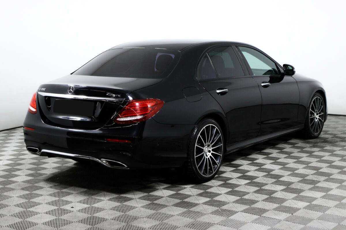 Б/У Мерседес-Бенц Е-Класс 2017 года. Фото: #4