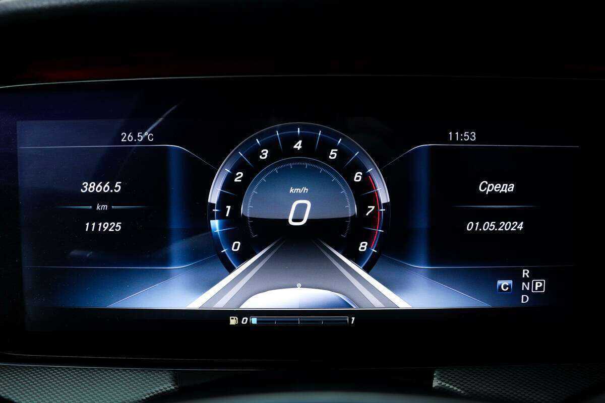 Б/У Мерседес-Бенц Е-Класс 2017 года. Фото: #9