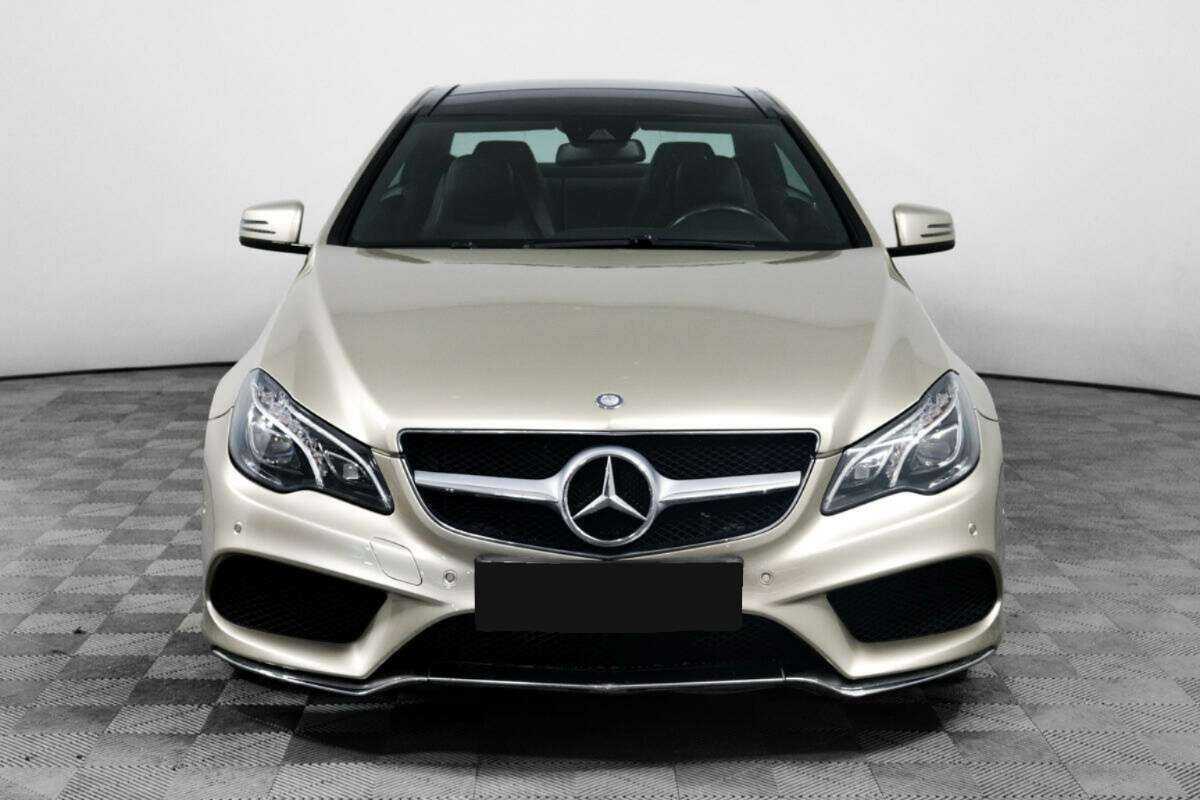 Б/У Мерседес-Бенц Е-Класс 2015 года. Фото: #1