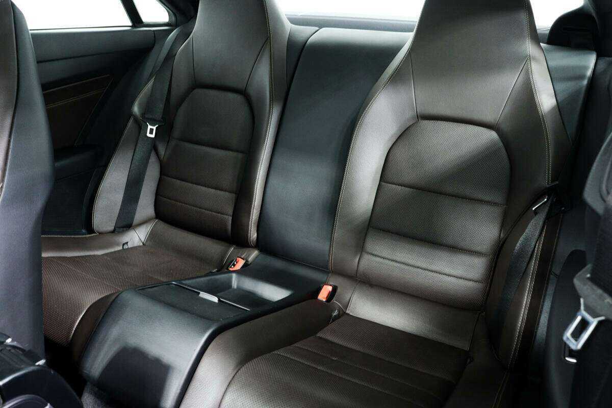 Б/У Мерседес-Бенц Е-Класс 2015 года. Фото: #10