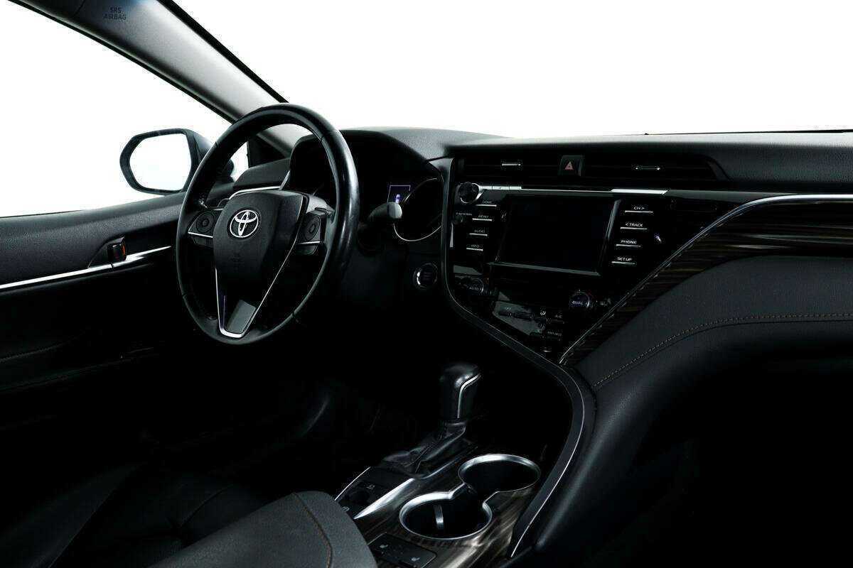 Б/У Тойота Камри 2019 года. Фото: #8