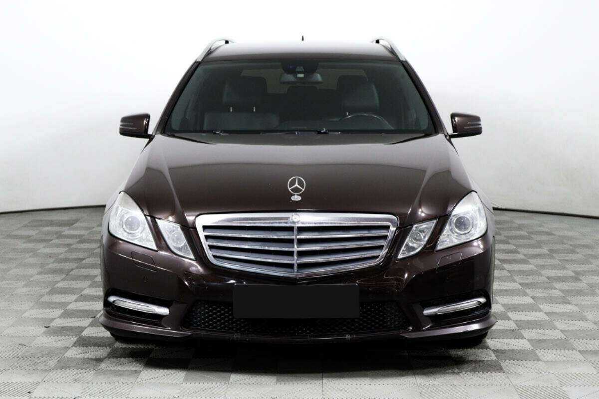 Б/У Мерседес-Бенц Е-Класс 2012 года. Фото: #1