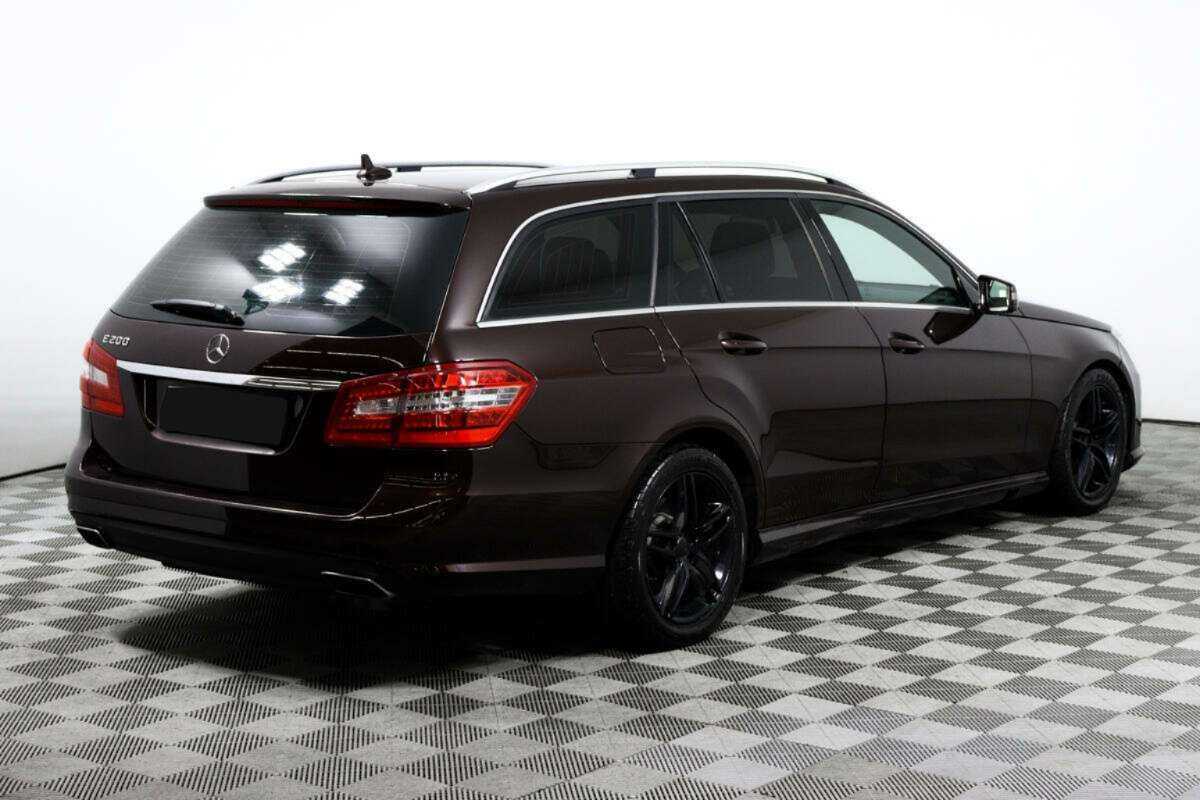 Б/У Мерседес-Бенц Е-Класс 2012 года. Фото: #4