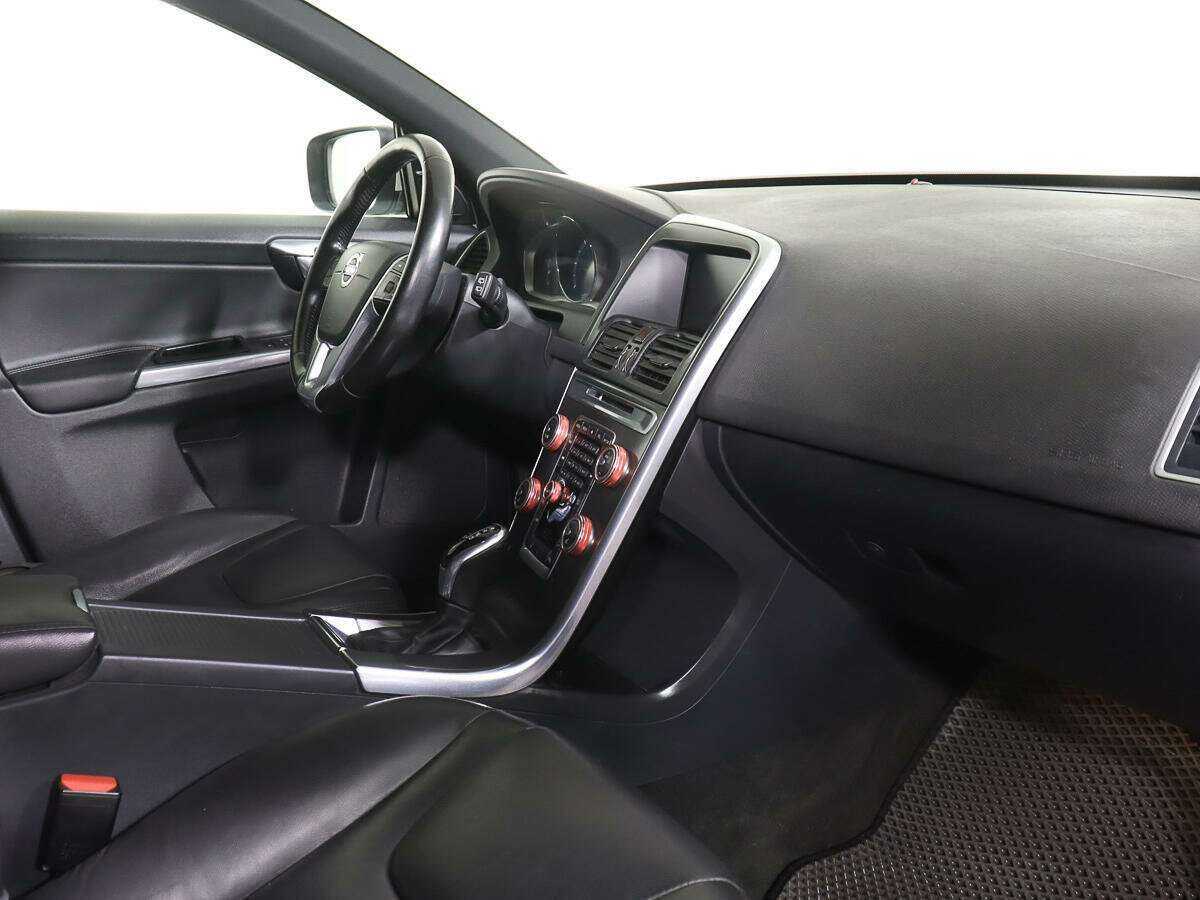 Б/У Вольво ИксЦ60 2015 года. Фото: #7