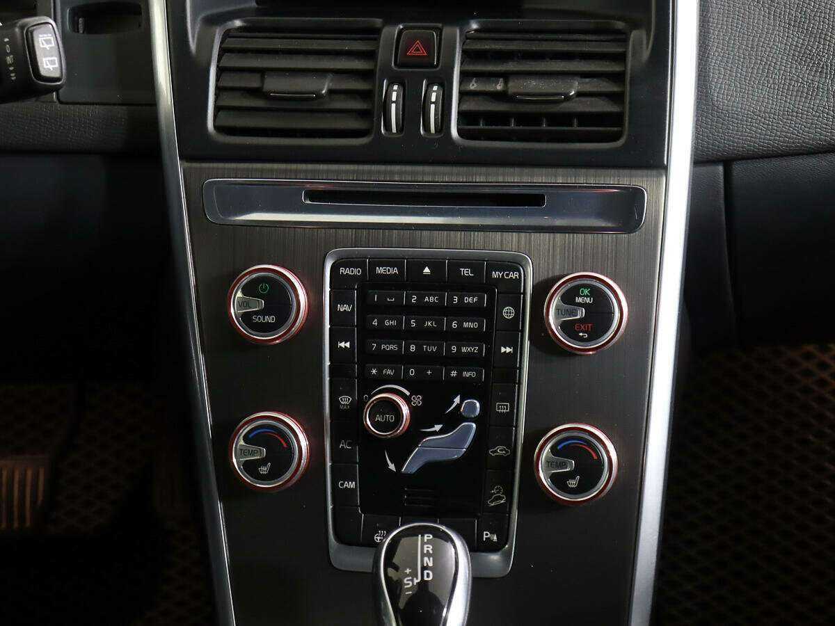 Б/У Вольво ИксЦ60 2015 года. Фото: #11