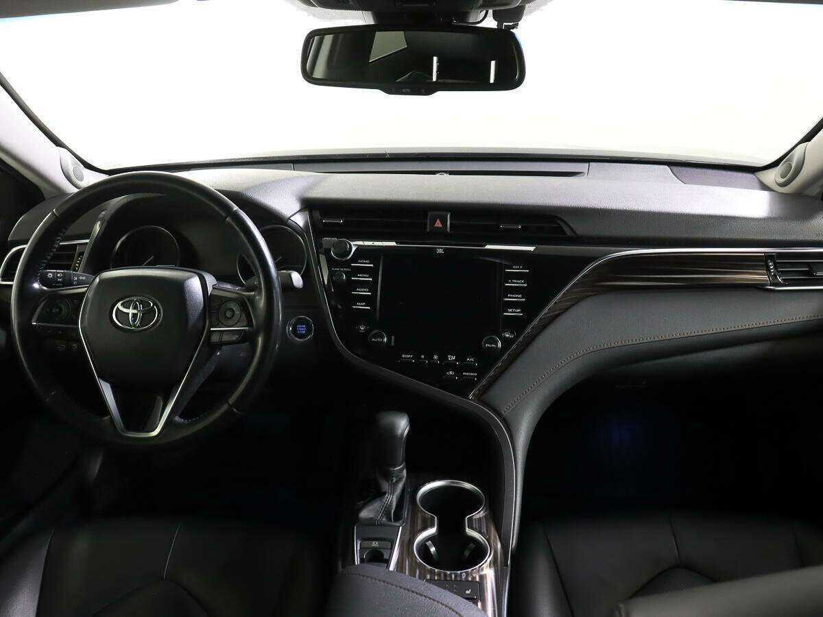 Б/У Тойота Камри 2019 года. Фото: #11