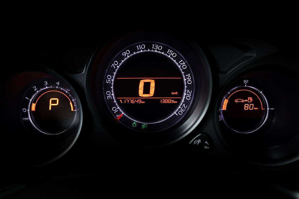 Б/У Ситроен Ц4 2012 года. Фото: #9