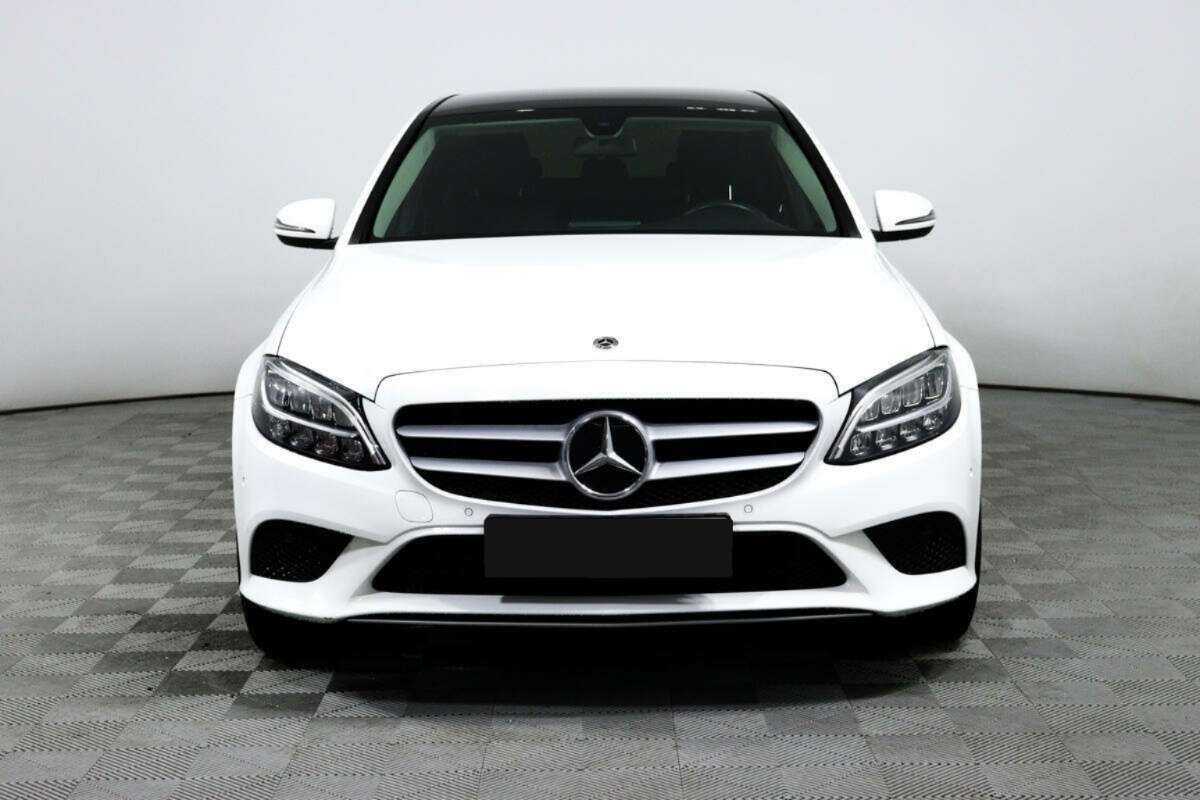 Б/У Мерседес-Бенц Ц-Класс 2018 года. Фото: #1