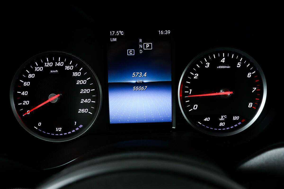 Б/У Мерседес-Бенц Ц-Класс 2018 года. Фото: #9