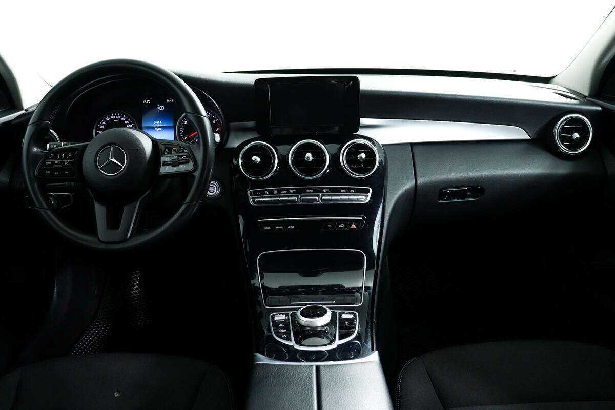 Б/У Мерседес-Бенц Ц-Класс 2018 года. Фото: #10