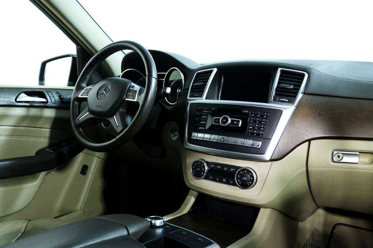 Б/У Мерседес-Бенц М-Класс 2014 года. Фото: #8