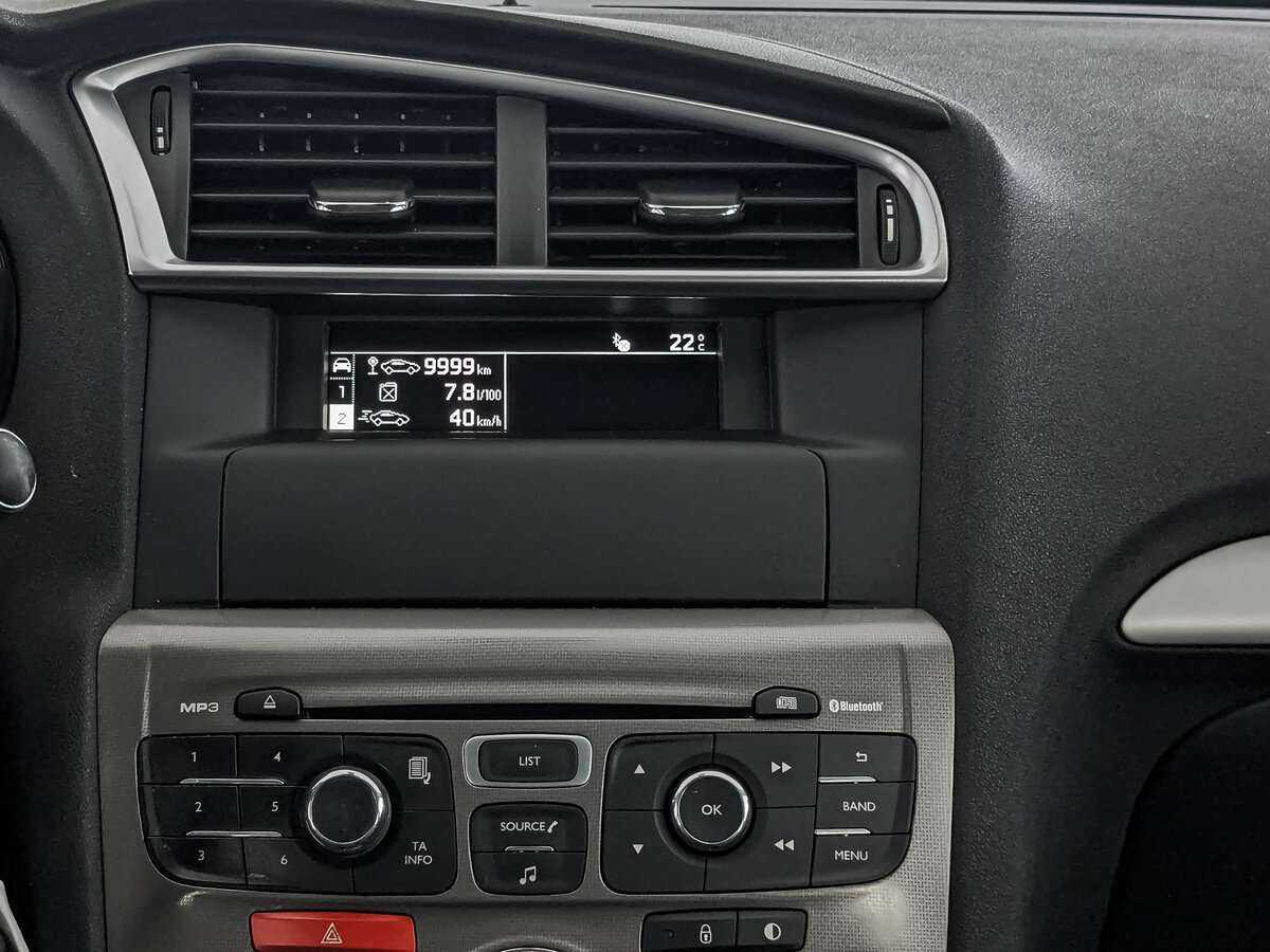 Б/У Ситроен Ц4 2016 года. Фото: #14