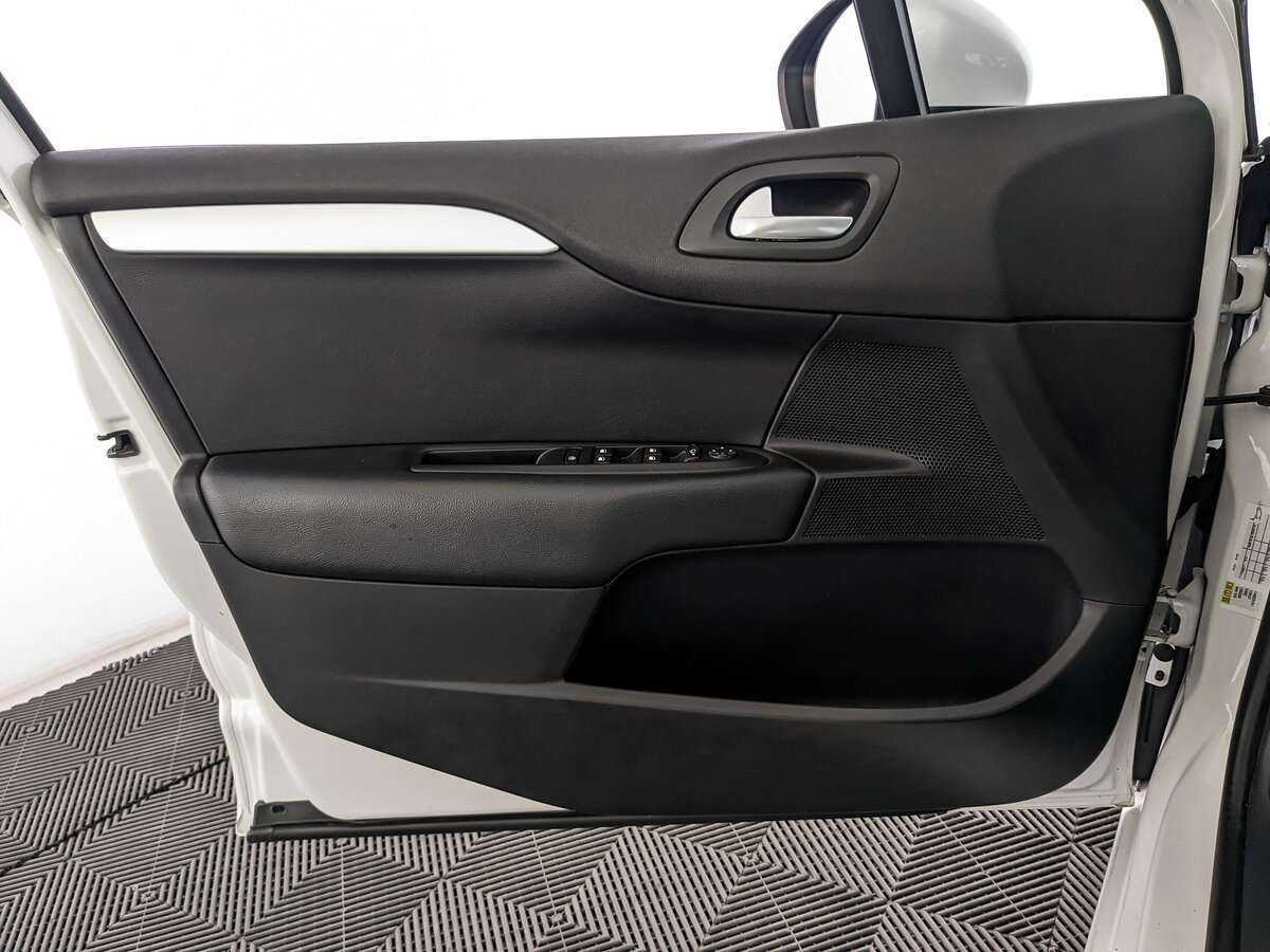 Б/У Ситроен Ц4 2016 года. Фото: #16