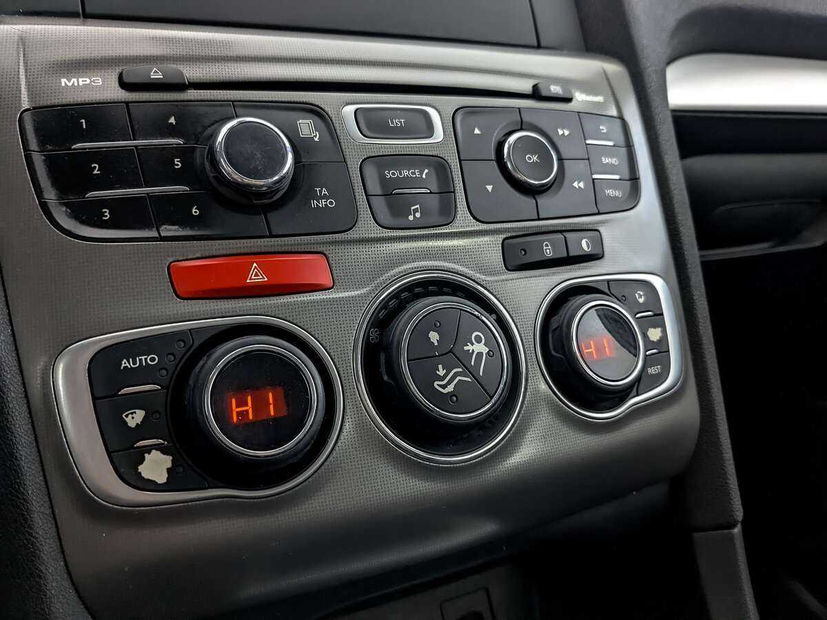 Б/У Ситроен Ц4 2016 года. Фото: #23