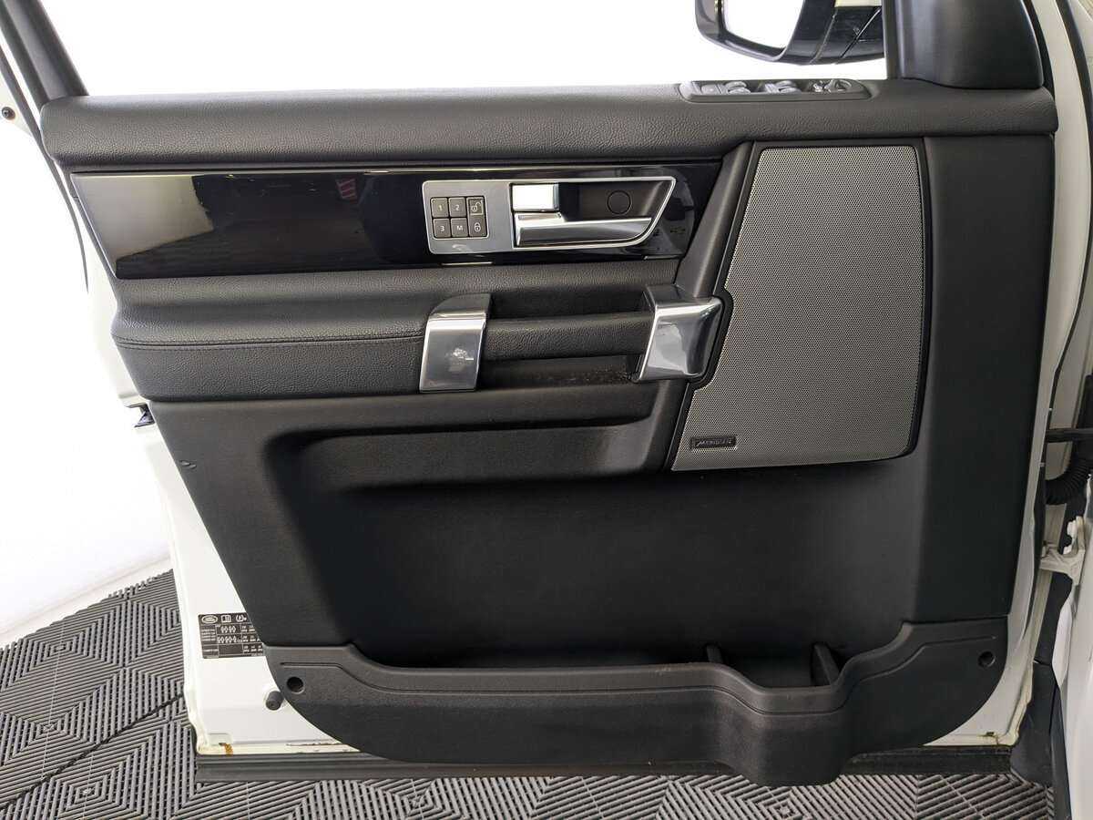 Б/У Лэнд Ровер Дискавери 2015 года. Фото: #11