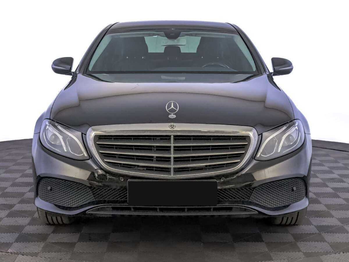 Б/У Мерседес-Бенц Е-Класс 2018 года. Фото: #1