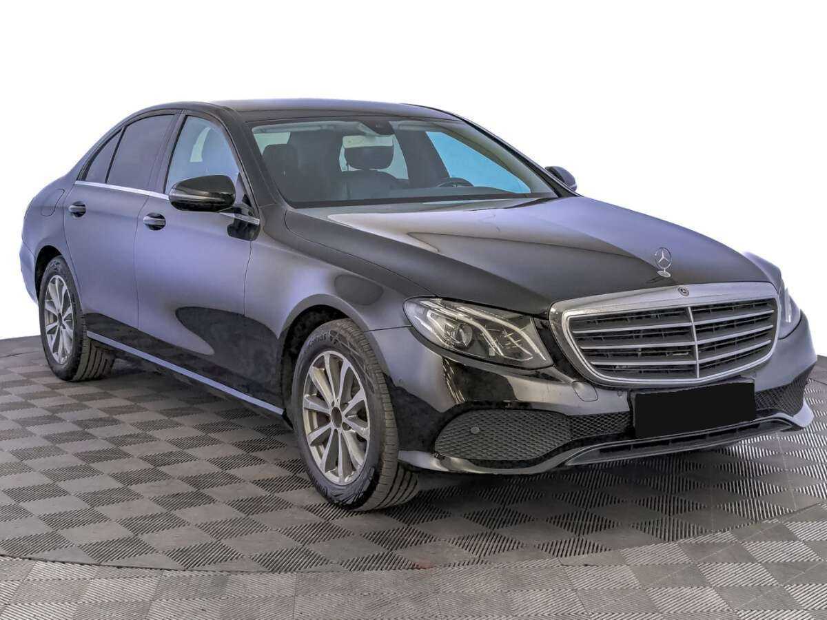 Б/У Мерседес-Бенц Е-Класс 2018 года. Фото: #2