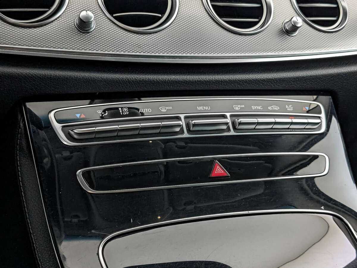 Б/У Мерседес-Бенц Е-Класс 2018 года. Фото: #22