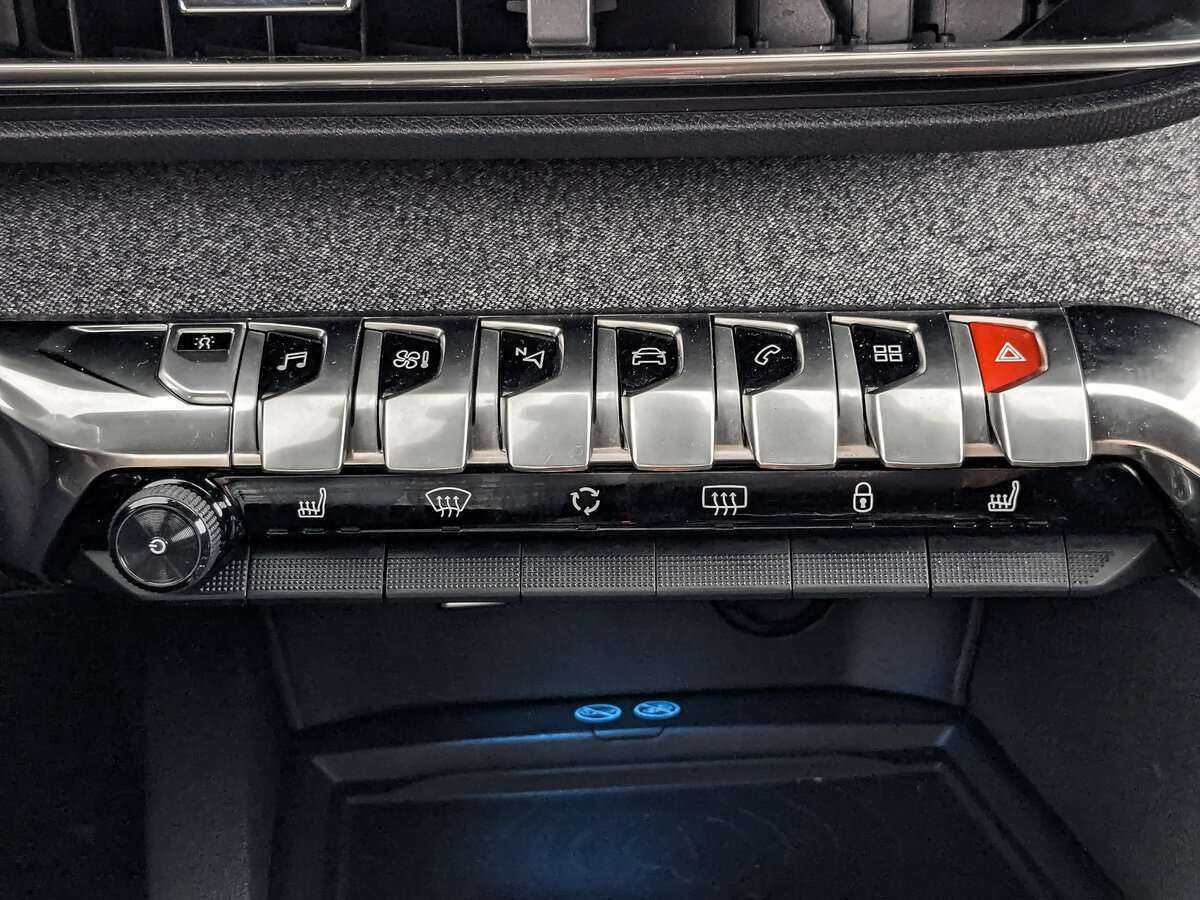 Б/У Пежо 3008 2018 года. Фото: #21