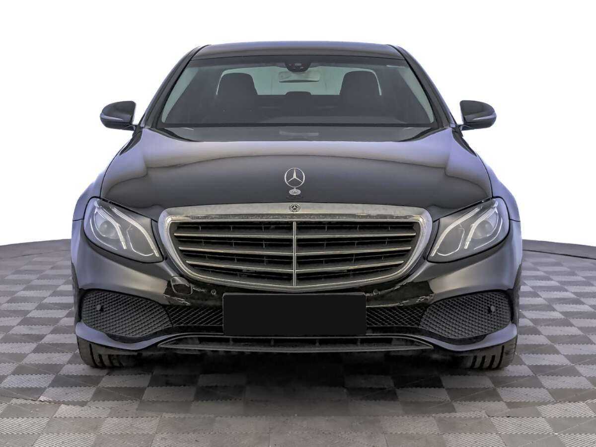 Б/У Мерседес-Бенц Е-Класс 2018 года. Фото: #1