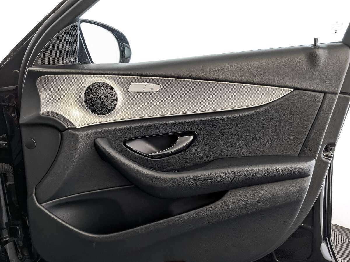 Б/У Мерседес-Бенц Е-Класс 2018 года. Фото: #19