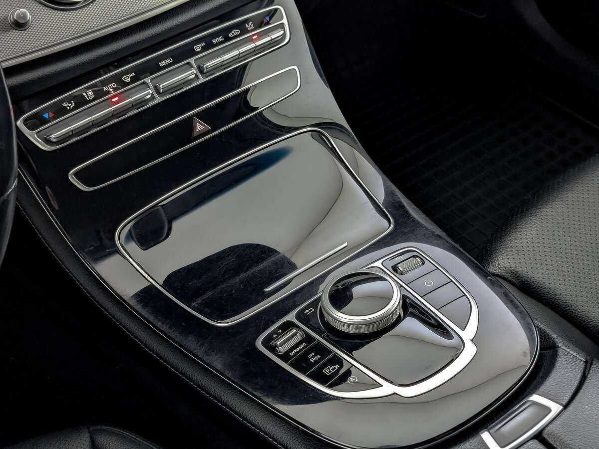 Б/У Мерседес-Бенц Е-Класс 2018 года. Фото: #21