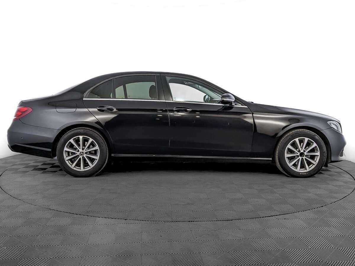 Б/У Мерседес-Бенц Е-Класс 2018 года. Фото: #3