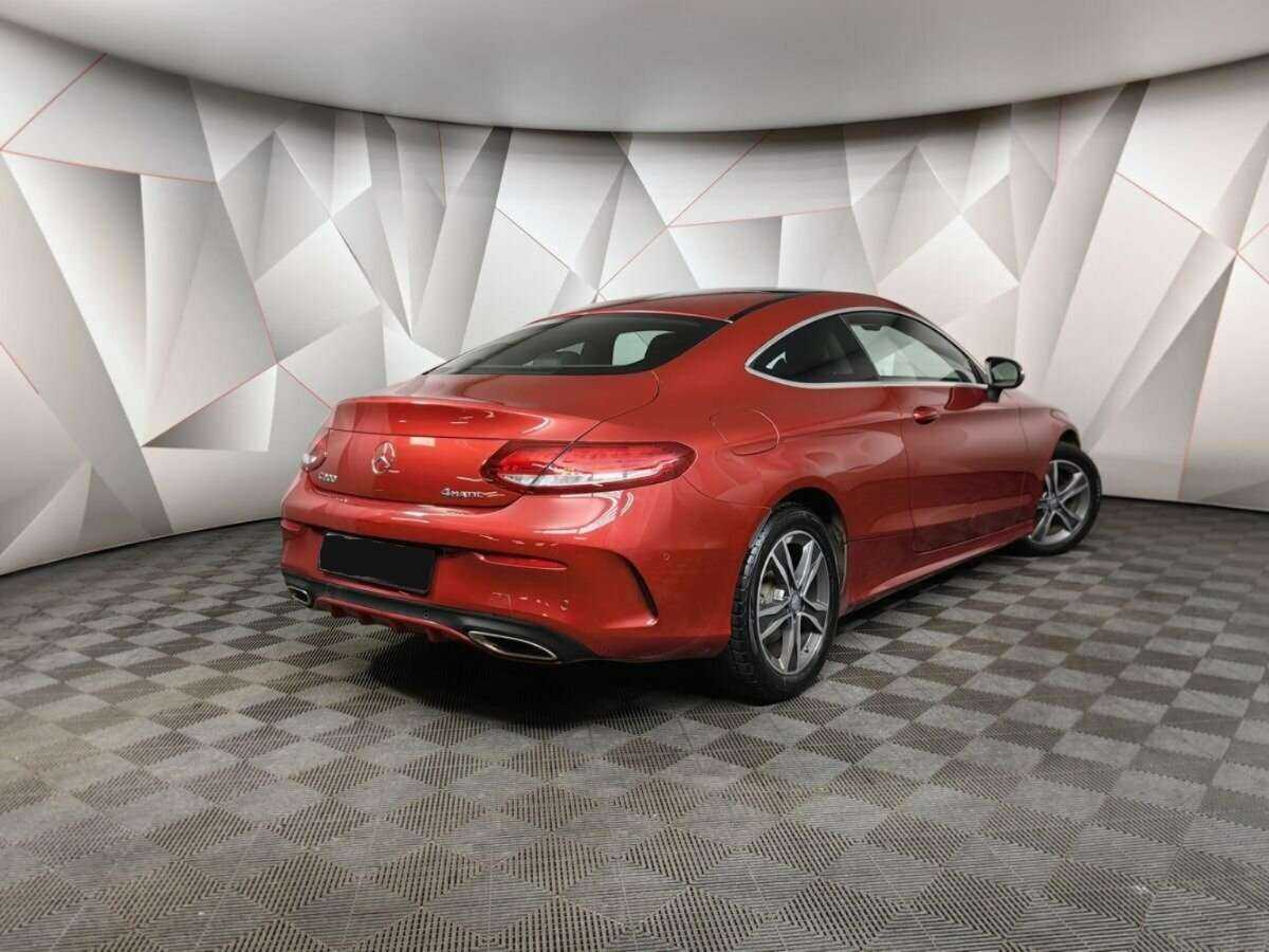 Б/У Мерседес-Бенц Ц-Класс 2016 года. Фото: #1