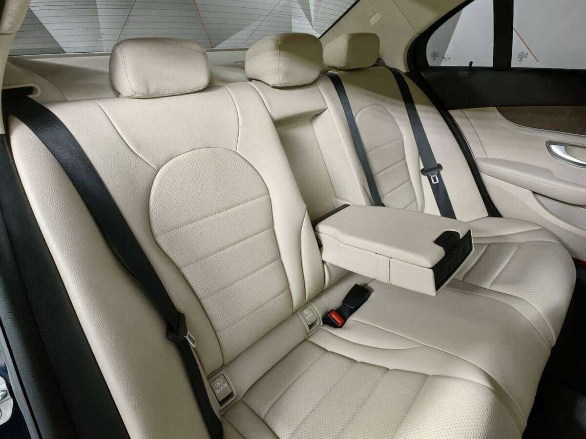 Б/У Мерседес-Бенц Ц-Класс 2015 года. Фото: #12